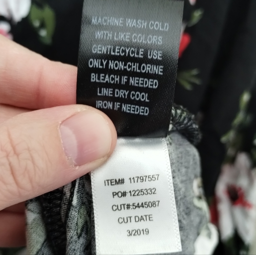 Torrid Maxi Challis Off-Shoulder Dress Black Floral Plus Size 3X - Picture 7 of 7